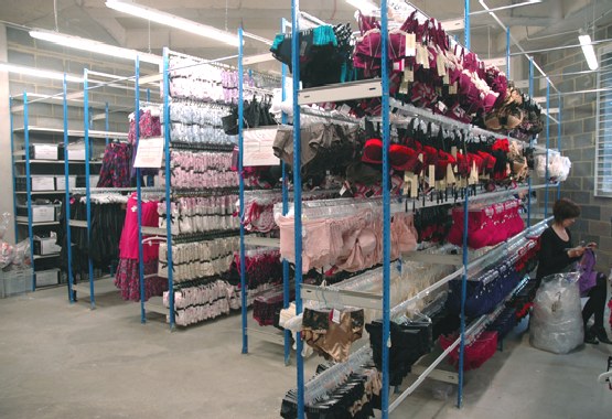 Store underwear shelf display shelf floor bra shelf hang high and